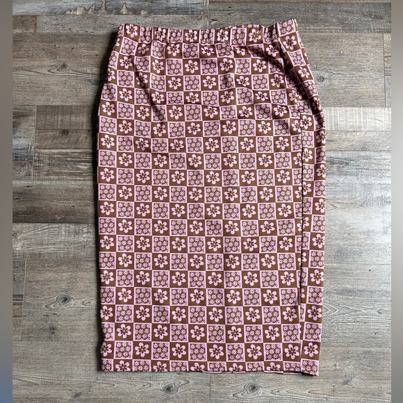 Fashion Nova Flower Two-Piece Set - Picture 3 of 7